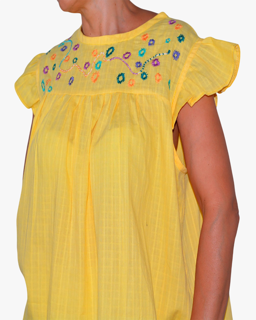 blusa-amarilla-con-bordado-fondo